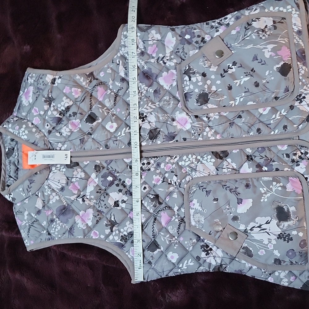 Quilted Grey Floral Vest From Joe Fresh, Size Medium, New With Tags - Picture 9 of 10